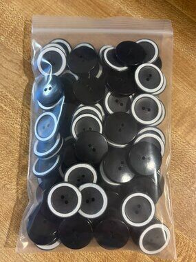 7/8" Black and White 2-hole Craft Buttons 100 pieces #10